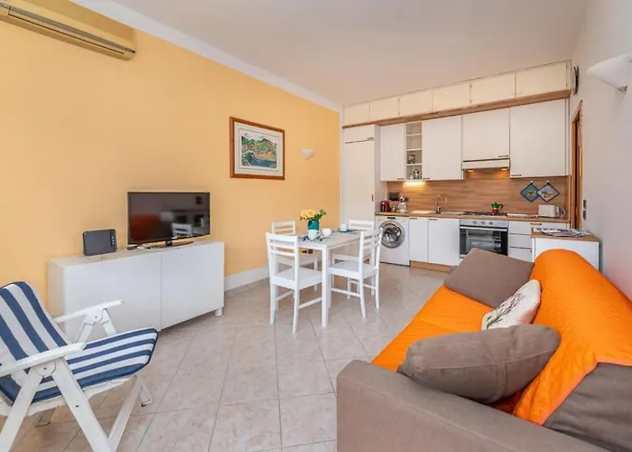 Ambra Marina, La Casa Tra I Pini A Rapallo!